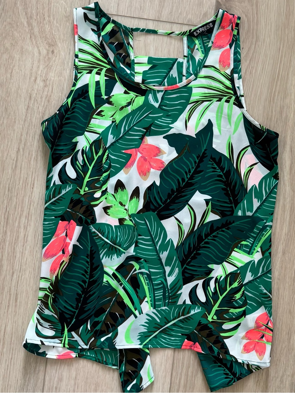 EXPRESS Women’s sleeveless tropical palm print blouse cut out back top Small